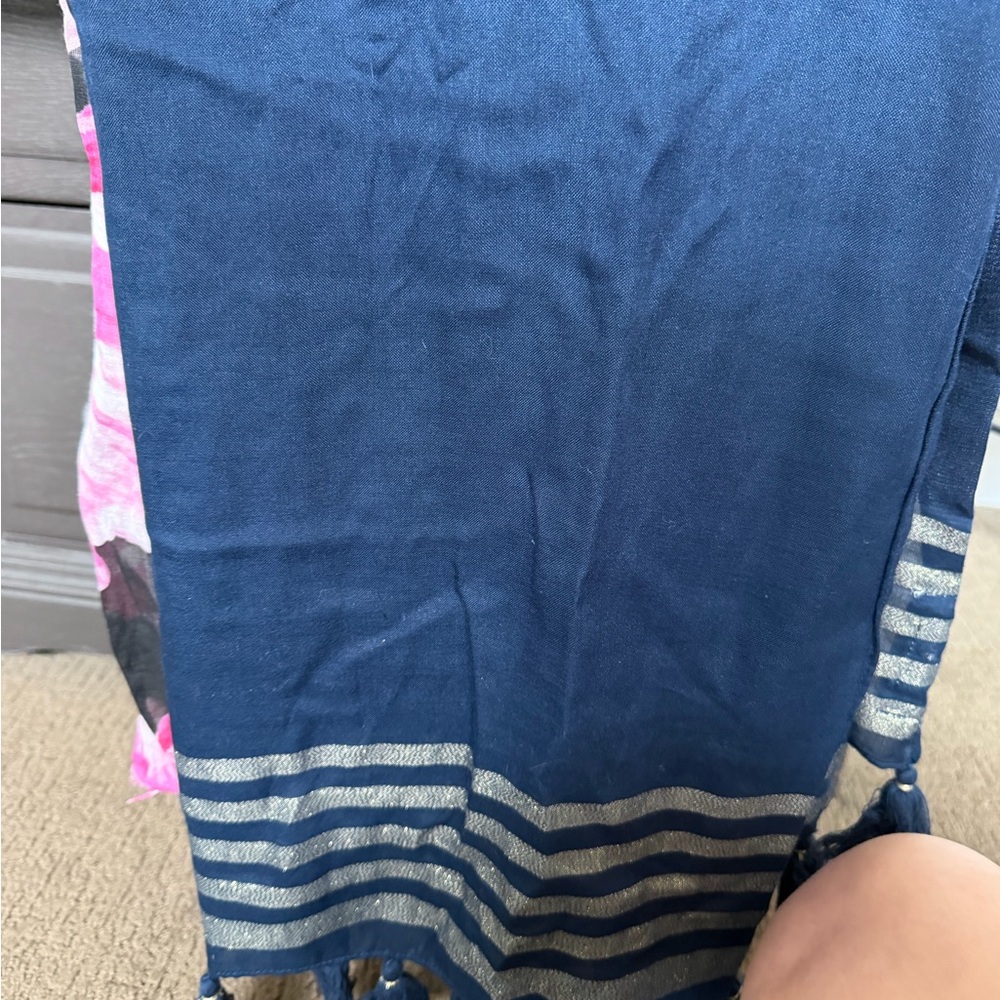 Abercrombie & Fitch Navy and Silver Scarf